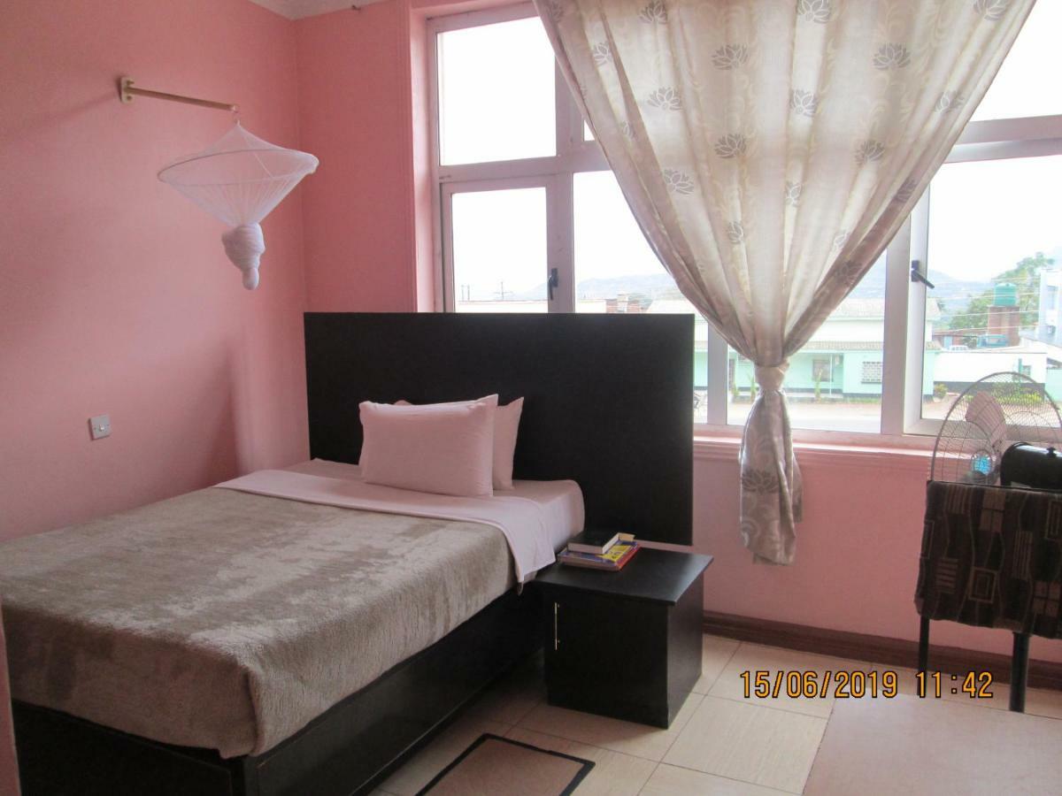Bluegum Avenue Lodge Zomba Bagian luar foto